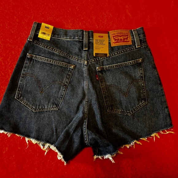 Levi’s high waisted cut-off denim mom short NWT - Picture 7 of 11